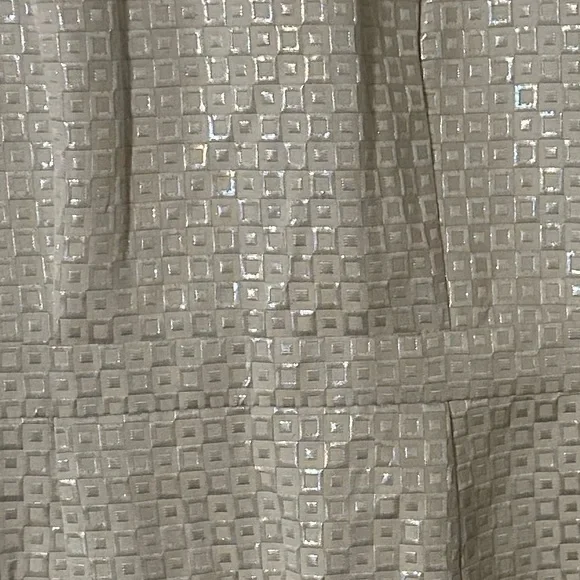 BANANA REPUBLIC Size 8 WHITE with Shimmering SILVER sleeveless
dress - Picture 6 of 7